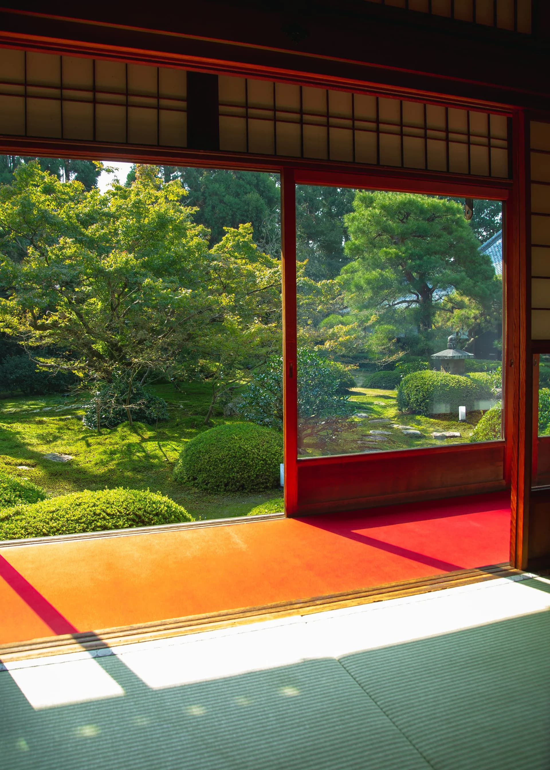 BookNoFees sample image: Japanese room with tatami mats and a sweeping view of a green garden