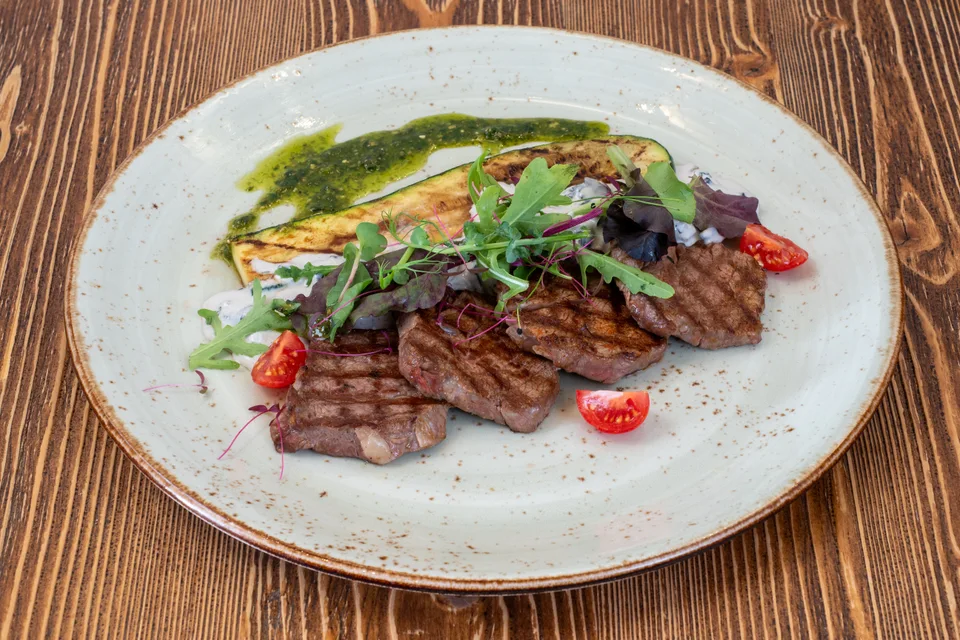 BookNoFees: Example photo: Sliced steak served with vegetables