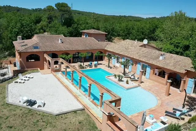 BookNoFees vacation rental in TRANS-EN-PROVENCE – Les Palmiers – Sleeps 6, with pool and air conditioning