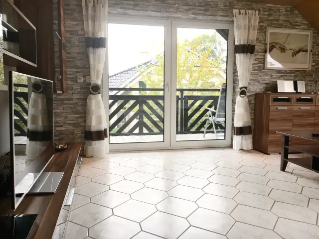 BookNoFees: WaldLoft in Balve with a balcony, fireplace, and bathtub – Balve