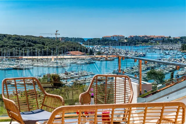 BookNoFees: Lidi Penthouse with Ocean View / 2 Bedrooms + Parking + Prime Location – Pula