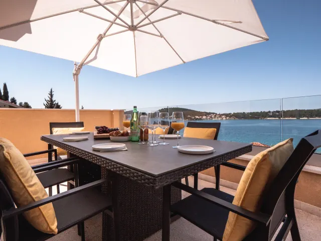 BookNoFees: Stylish designer apartment with a large terrace and ocean view, 1st floor – Rogoznica