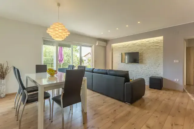 BookNoFees: Nives Vacation Rental in Pula, Sleeps Up to 6 People – Pula