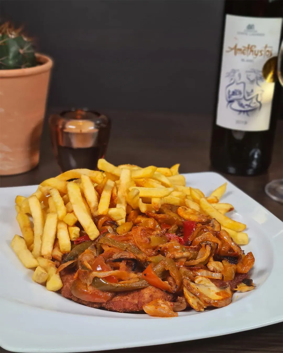 BookNoFees: Restaurant – Bei George – Sundern – At George's, photo 1