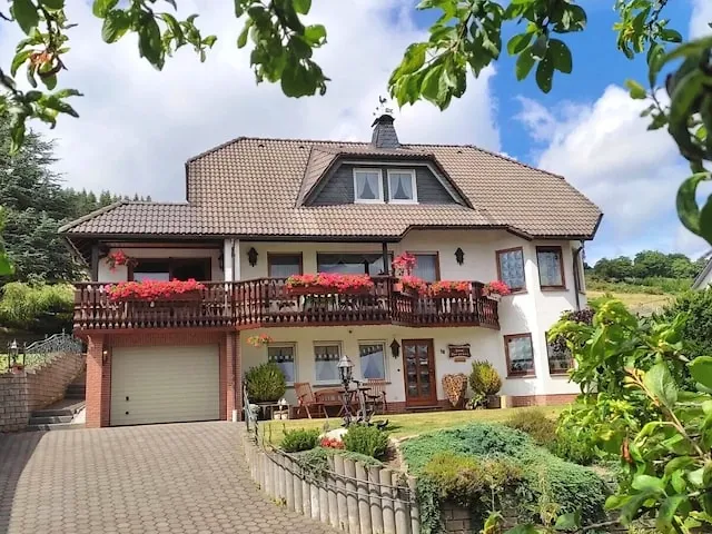 BookNoFees: Quiet vacation rental on the edge of the forest with a private terrace – Winterberg