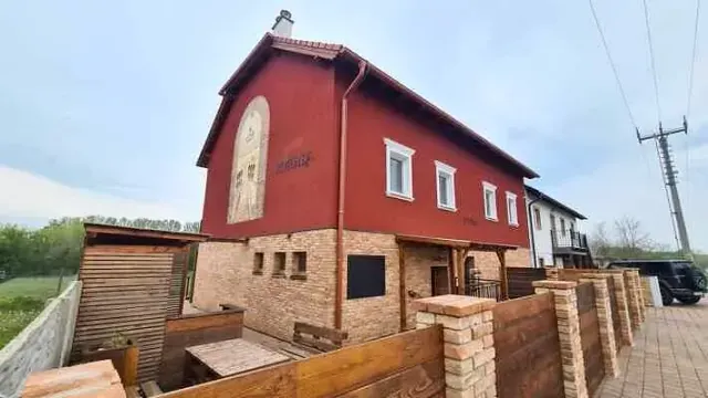 BookNoFees: A peaceful, stylish house with a wine cellar – Jevišovka