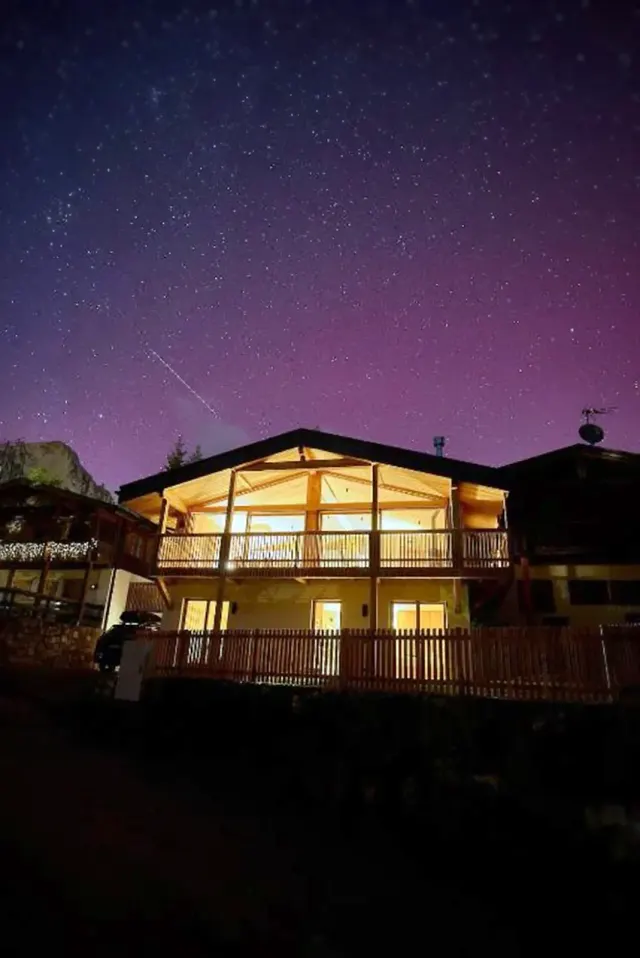 BookNoFees: A quiet, charming wooden chalet with a balcony – Nova Levante BZ