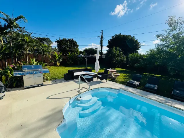 BookNoFees vacation rental in Cutler Bay – Entire tiny house in Cutler Bay
