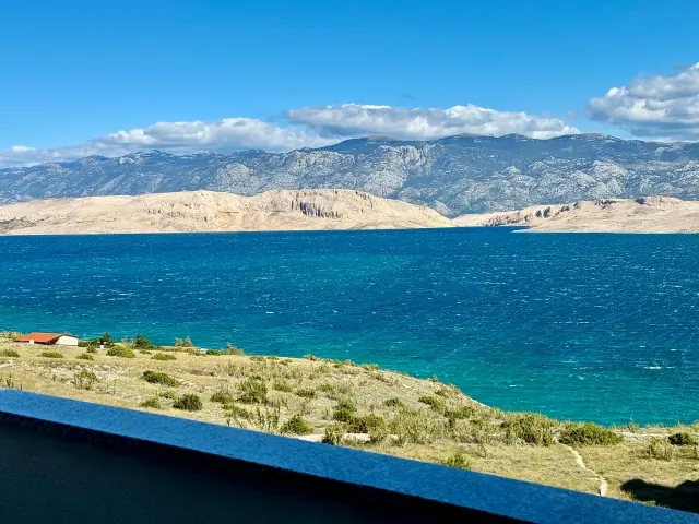 BookNoFees: Apartmen Penthouse dengan pemandangan laut dan Velebit – Pag