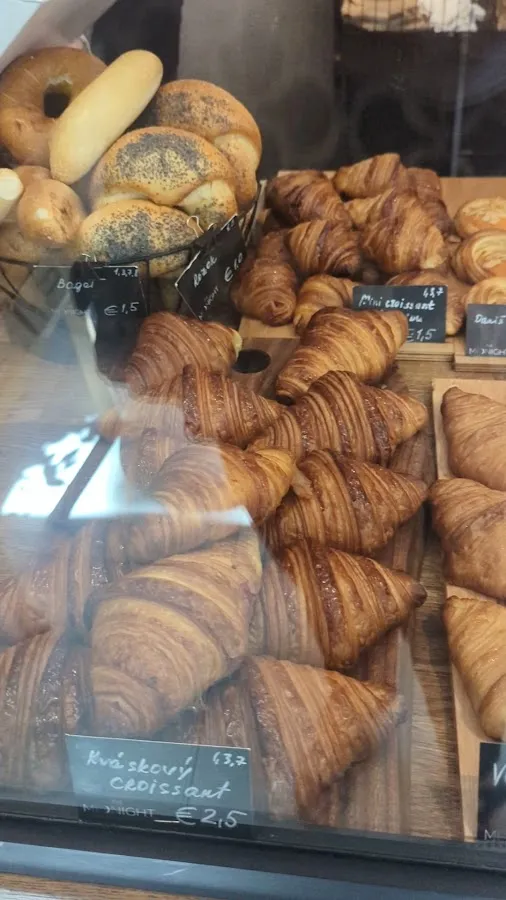 BookNoFees: Kedai roti – BLOOM BAKERY – Bratislava – BLOOM BAKERY, foto 3