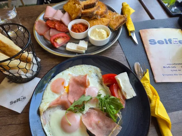 BookNoFees: Kafe – Caffe Selfie – Belgrade – Caffe Selfie, foto 2