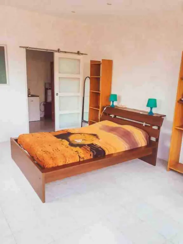 BookNoFees: Bungalow yang tenang dengan patio berbunga dan dapur musim panas – Agde