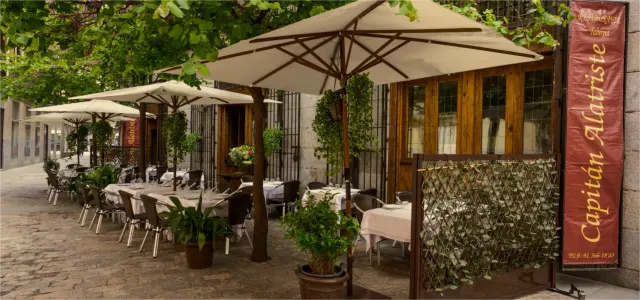 BookNoFees: Restoran – Taberna del Capitán Alatriste – Madrid – Tavern Kapten Alatriste, foto 2