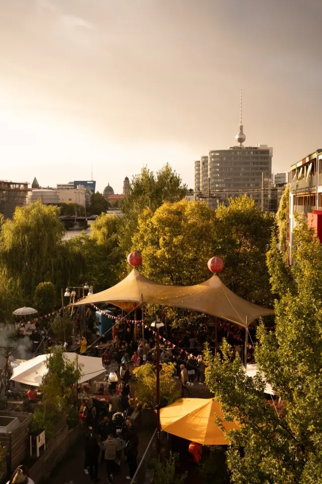 BookNoFees: Kafe – Café Holzmarktperle – Berlin – Café Holzmarktperle, foto 2