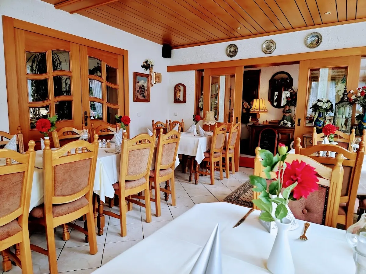 BookNoFees: Restoran – Hubertushof Gaststätte – Olpe – Restoran Hubertushof, foto 1