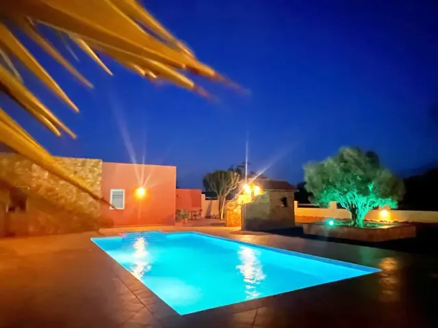 BookNoFees: homestay di Triquivijate – Finca El Lomo-Rumah selesa anda dengan kolam peribadi, Triquivijate
