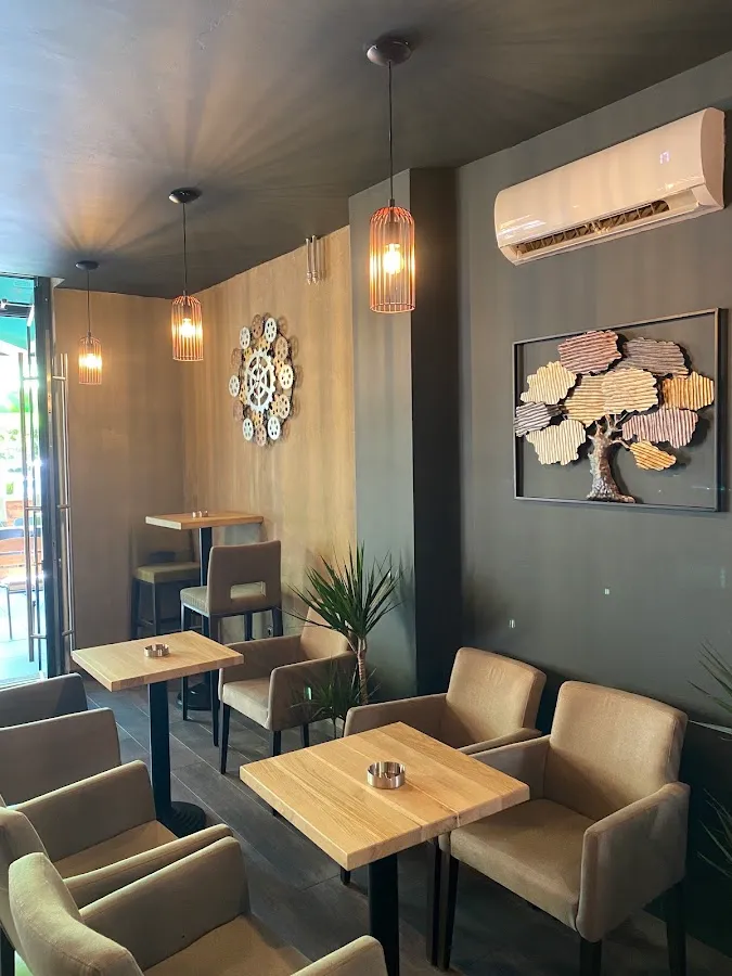 BookNoFees: Kafe – Brown bar – Zagreb – Bar berwarna perang, foto 1