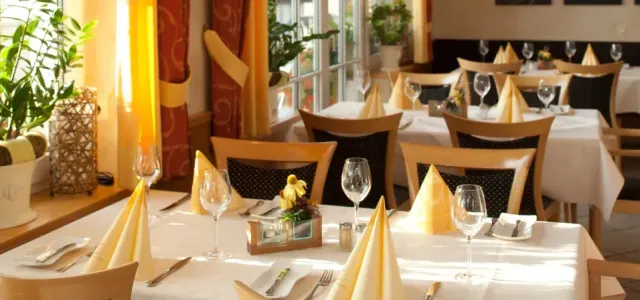 BookNoFees: Restoran – Luckai Hotel & Restaurant – Meschede-Freienohl – Luckai Hotel & Restaurant, foto 2