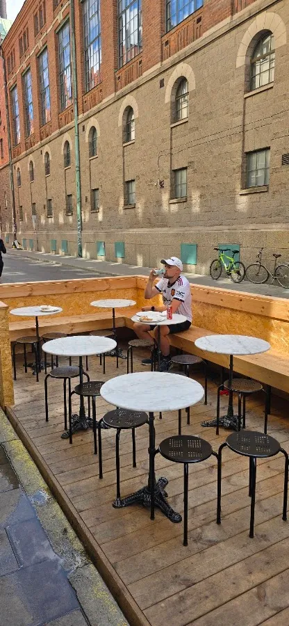BookNoFees: Kedai snek – 800 grader – Stockholm – 800 darjah, foto 1