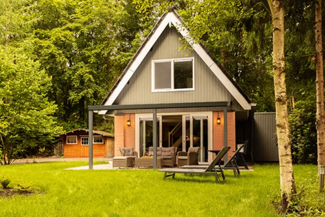BookNoFees: Rumah hutan berdiri sendiri dengan taman berpagar dan tempat bermain – Norg