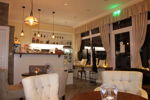 BookNoFees: Kafe – Babinec – Bratislava – Babinec, foto 3
