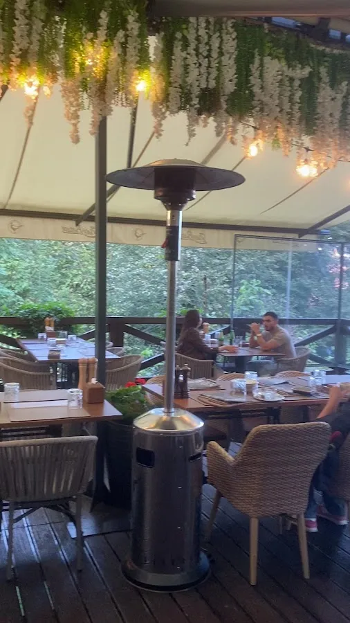 BookNoFees: Restoran – Batoni Restaurant – Bratislava – Restoran Batoni, foto 3
