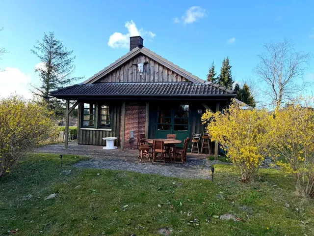 BookNoFees: homestay di Brekendorf – Rumah Kayu Kecil yang Damai dengan Pesona Barat