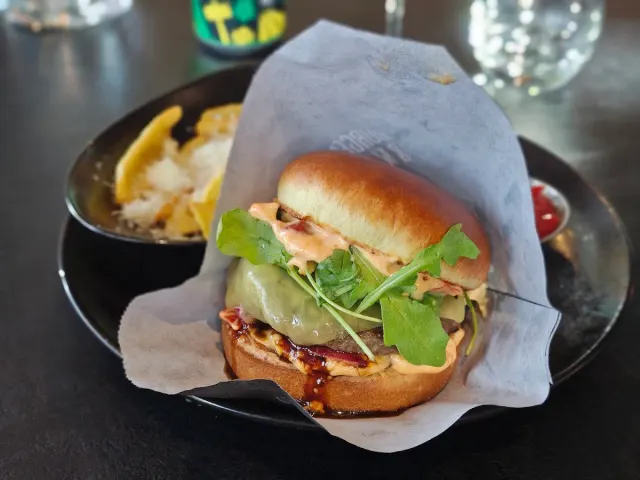 BookNoFees: Restoran – Burgers & Wine – Helsinki – Burgers & Wine, foto 2