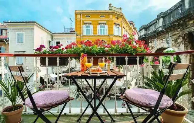 BookNoFees: Porta Aurea! Balkoni romantik dengan pemandangan yang menakjubkan – Pula