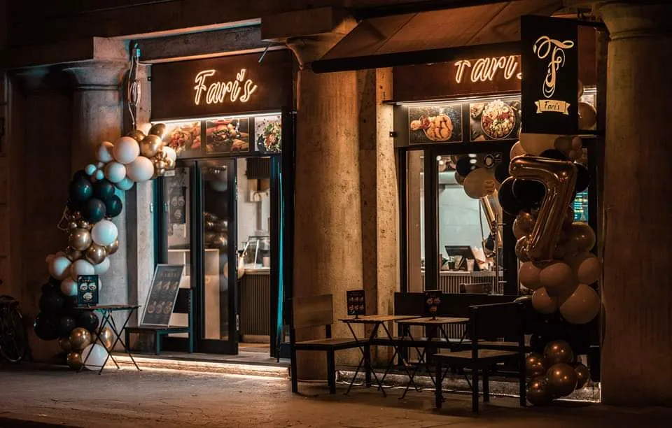 BookNoFees: Kedai snek – Fari's Delice – Ljubljana – Fari's Delice, foto 1