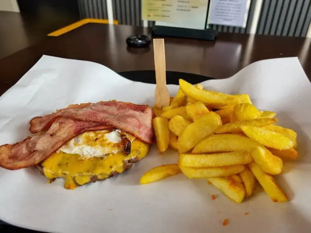 BookNoFees: Restoran – 3MO-Burger – Medebach – 3MO-Burger, foto 3