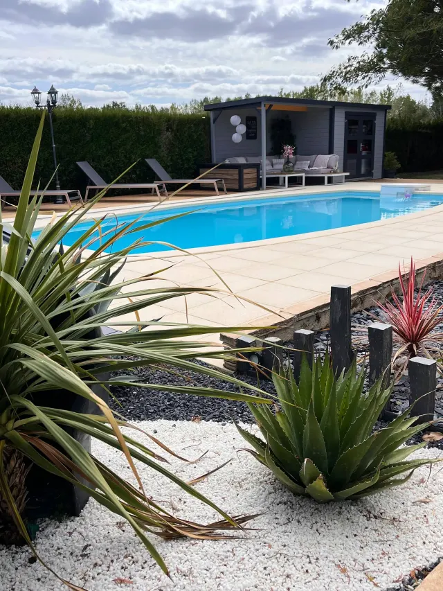 BookNoFees: Gîte menawan dengan kolam renang peribadi dan pondok – Gennes-Val-De-Loire