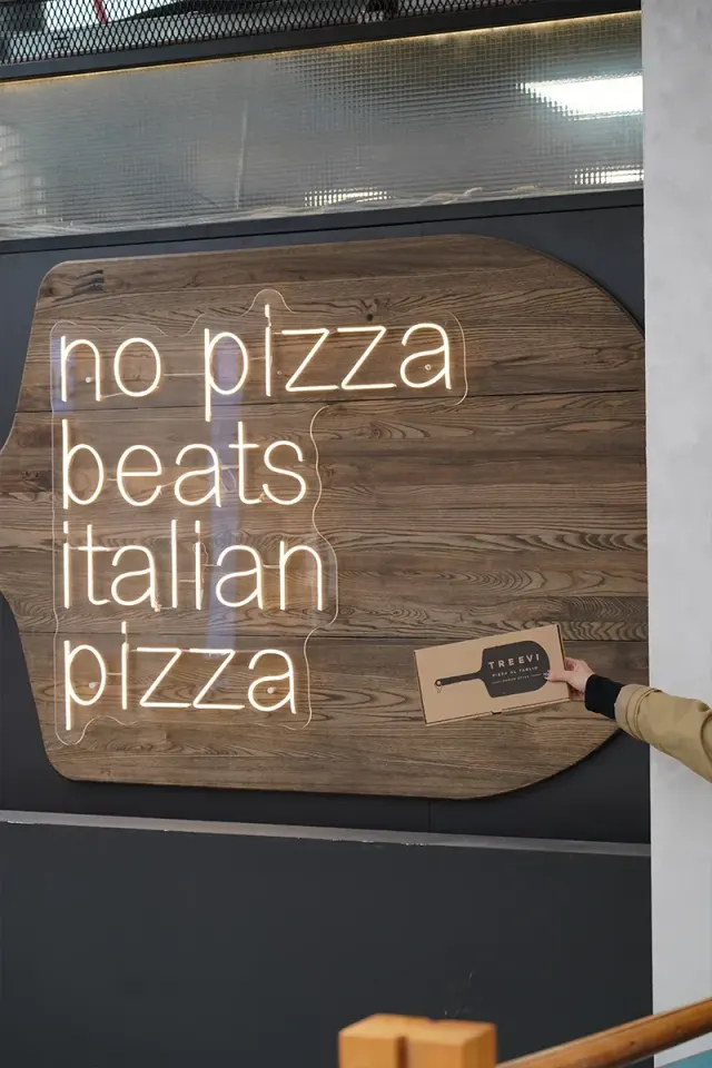 BookNoFees: Kedai snek – Treevi Pizza – Bucharest – Treevi Pizza, foto 3