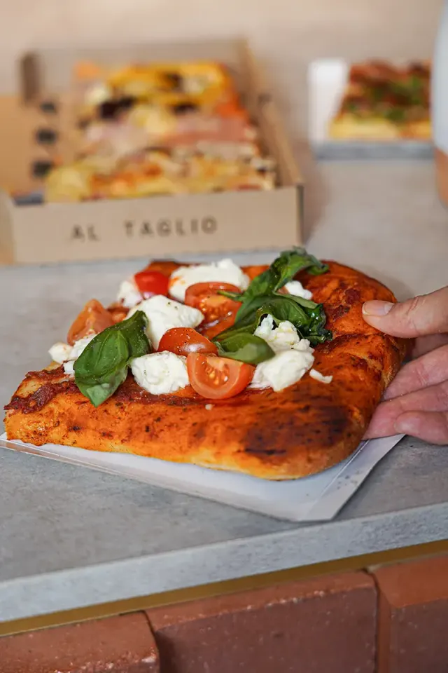 BookNoFees: Kedai snek – Treevi Pizza – Bucharest – Treevi Pizza, foto 2