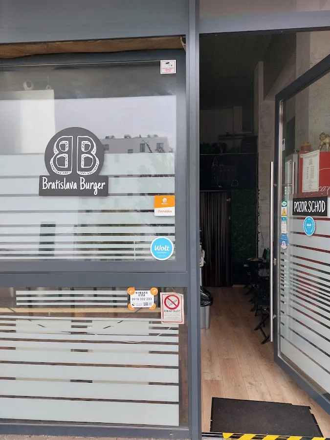BookNoFees: Kedai snek – Bratislava Burger – Bratislava – Bratislava Burger, foto 1