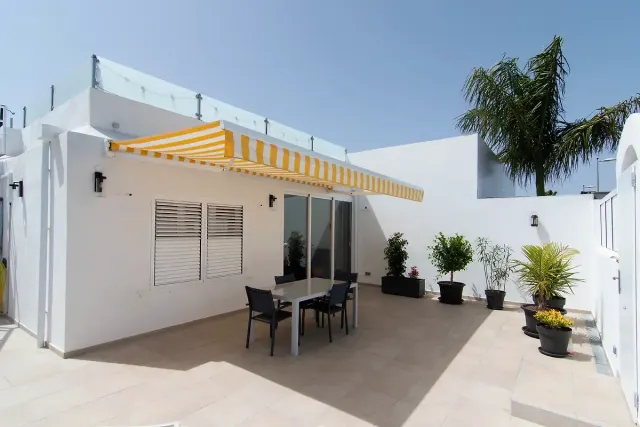 BookNoFees: Casa Kriki bungalo eksklusif dengan teres bumbung di kompleks Holycan – Playa Del Ingles