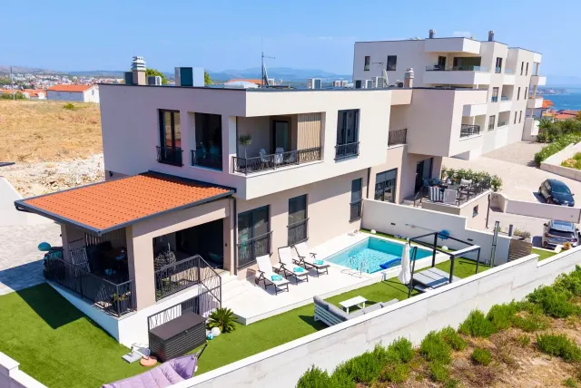 BookNoFees: Apartmen Tenang dengan Kolam Peribadi dan Pemandangan Laut – Vodice