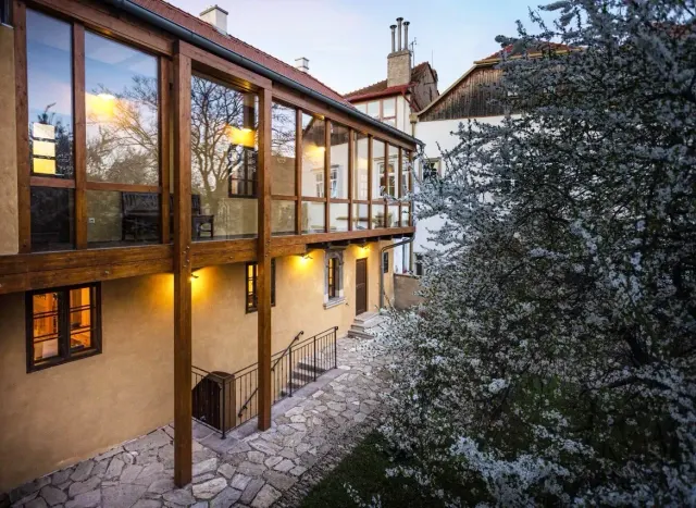 BookNoFees: Warisan Znojmo - Apartmen & Bar Wain Gothic – Znojmo