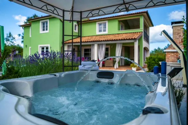 BookNoFees: Villa Branka dengan kolam renang, jakuzi dan taman permainan – Rakalj