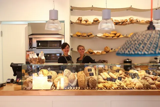 BookNoFees: BBrood, Amsterdam