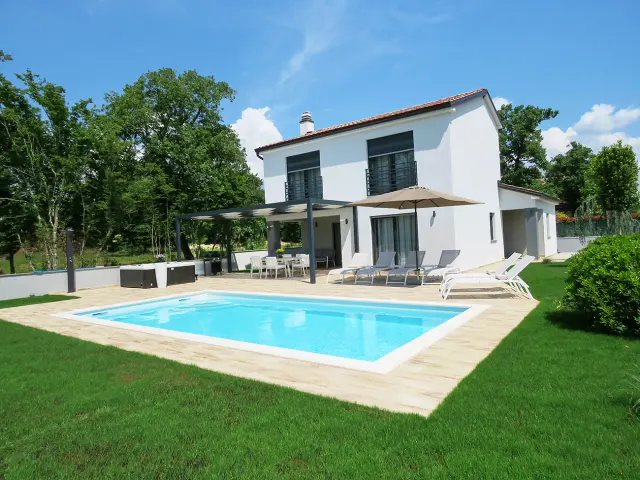 BookNoFees: homestay di Kanfanar – Villa Cerasela | Vlla Bergaya Berhampiran Rovinj dengan Kolam Renang, Tab Mandi Panas dan Pemanggang