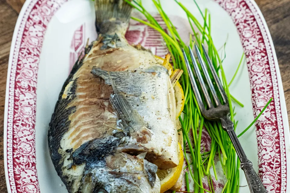 Contoh foto: Ikan panggang dengan lemon
