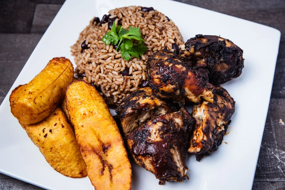 BookNoFees: Contoh foto: Ayam jerk dengan nasi dan pisang goreng