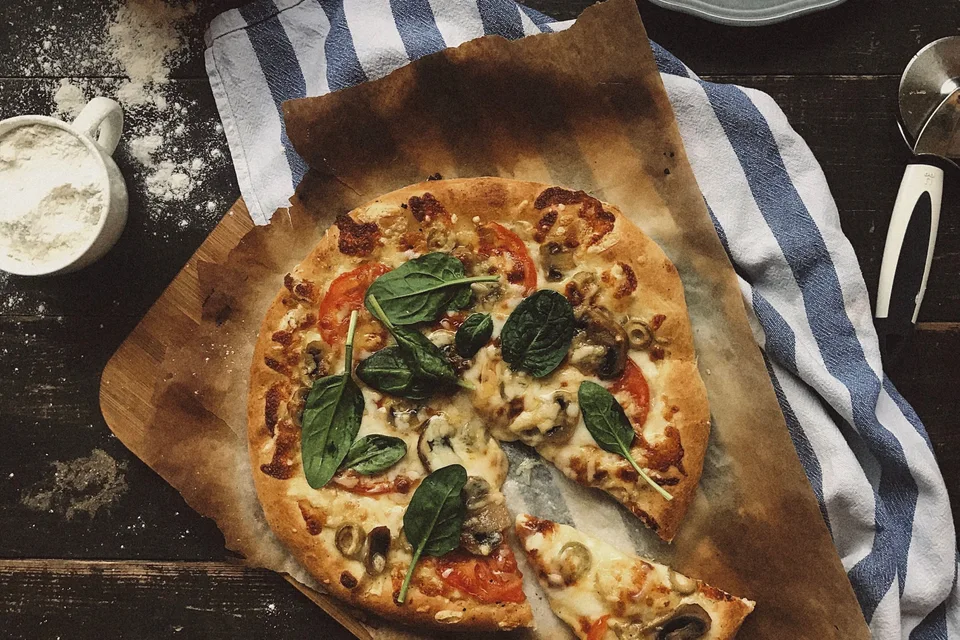 BookNoFees: Contoh foto: Pizza dengan topping cendawan dan bayam