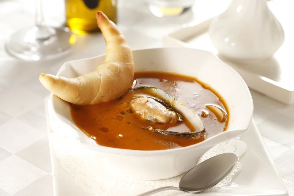 BookNoFees: Example photo: Seafood soup served with bread