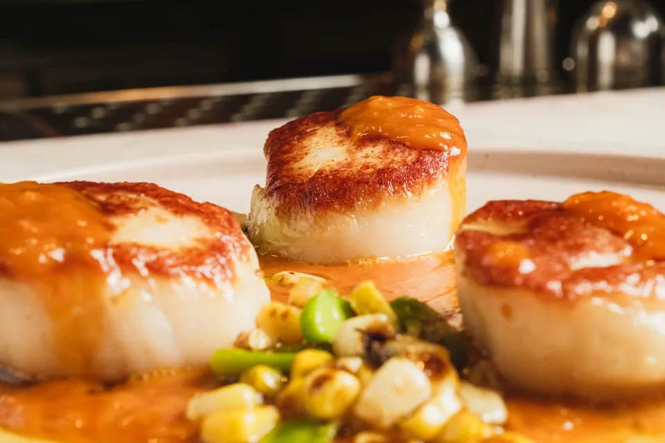 BookNoFees: Contoh foto: Kerang scallop yang dipanggang sekejap di atas pinggan